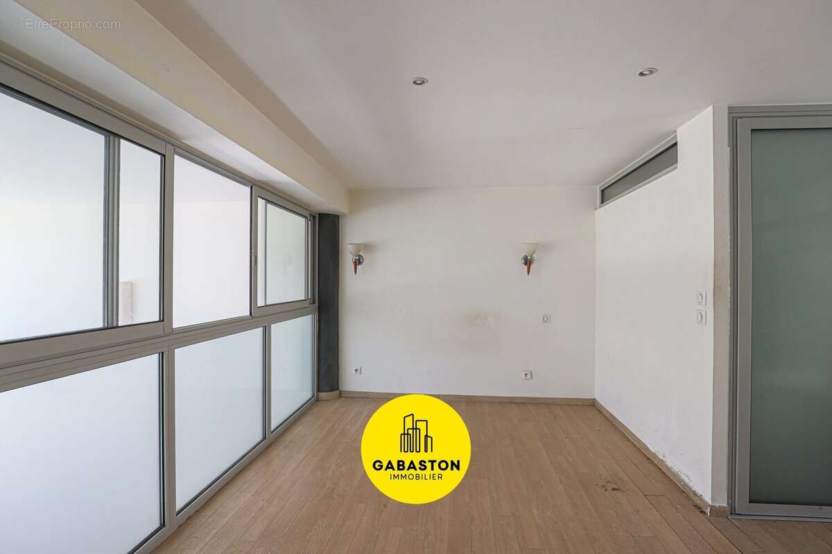 Appartement à MARSEILLE-1E