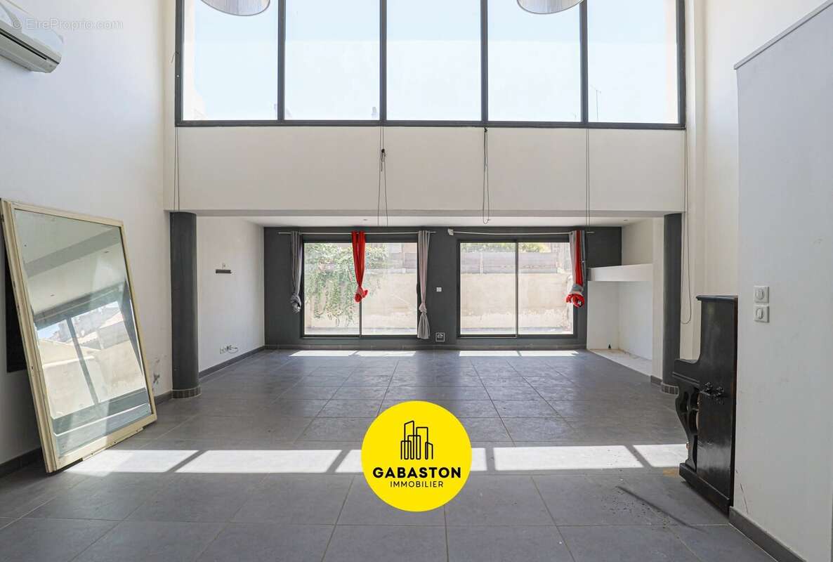 Appartement à MARSEILLE-1E