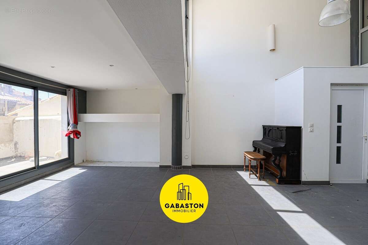 Appartement à MARSEILLE-1E