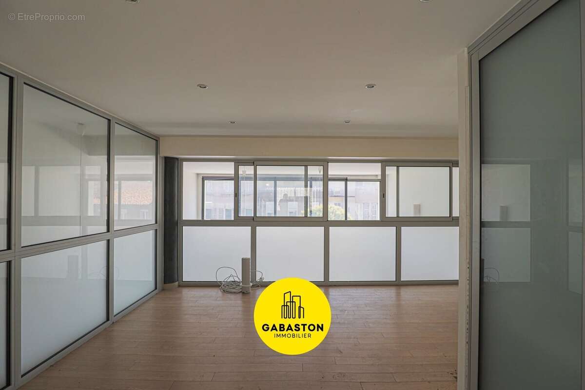 Appartement à MARSEILLE-1E