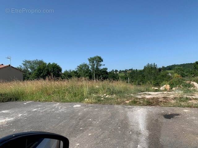 Terrain à CHERVES-RICHEMONT