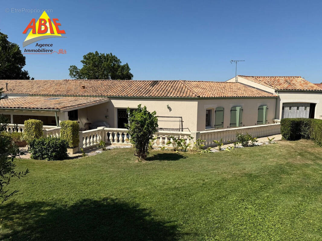 Photo 1 - Maison à SAINT-PIERRE-LE-VIEUX