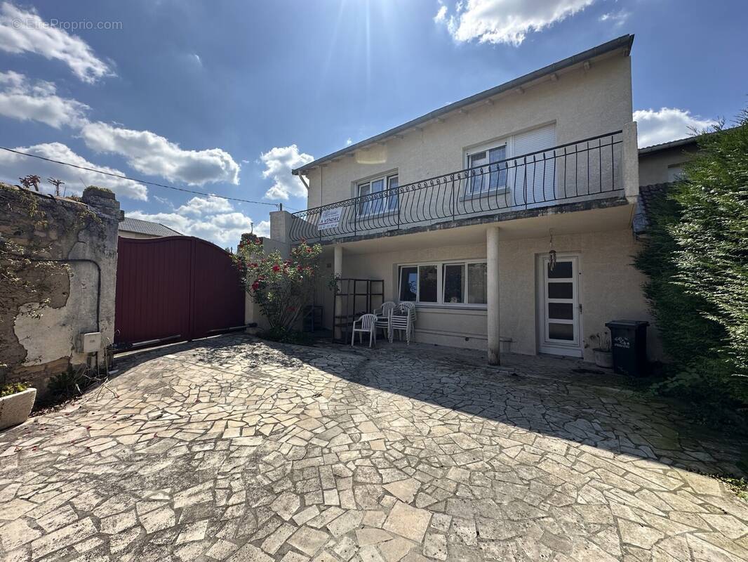 Maison à VELAINE-EN-HAYE