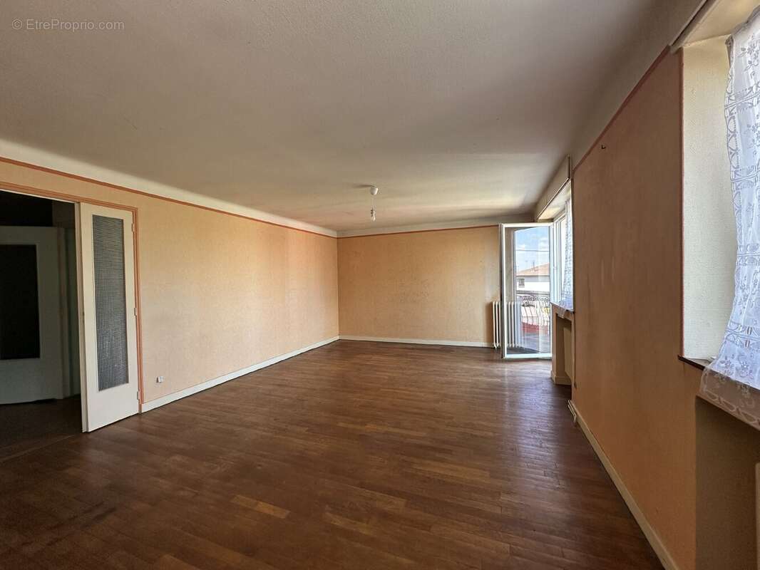 Maison à VELAINE-EN-HAYE