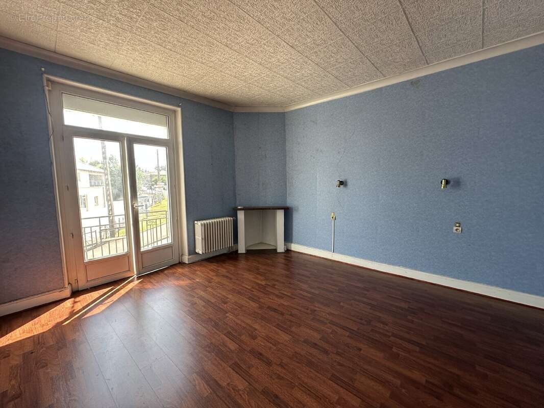 Maison à VELAINE-EN-HAYE