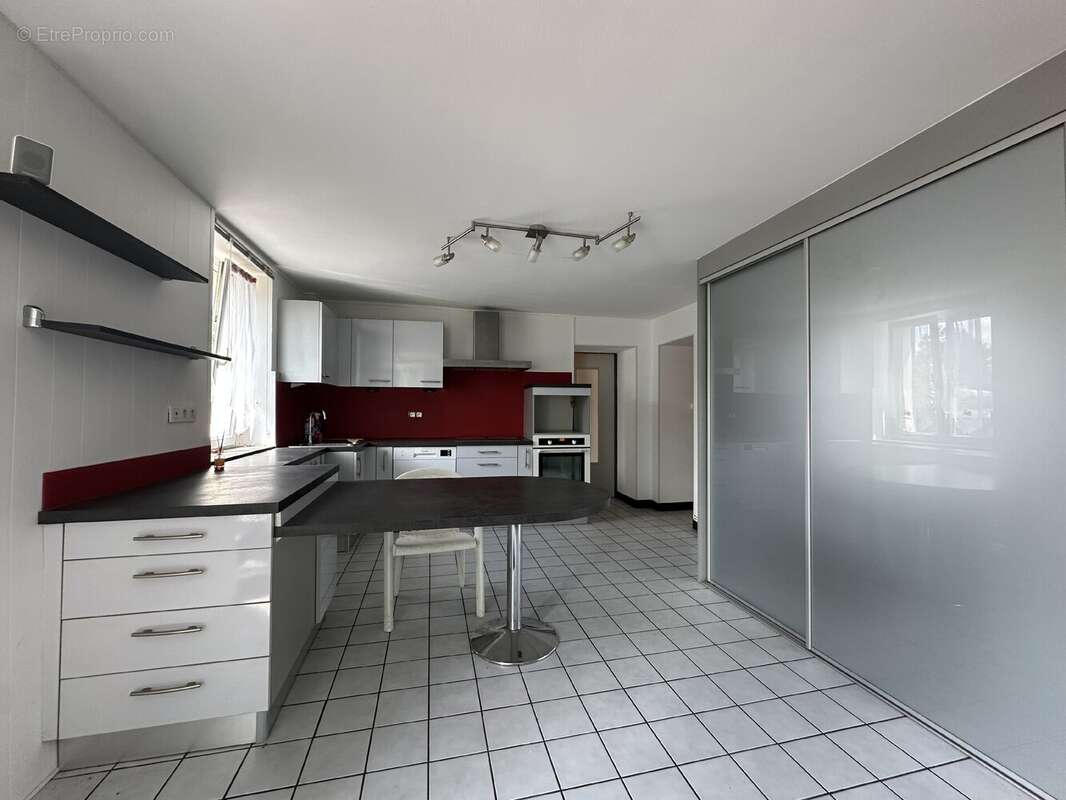 Maison à VELAINE-EN-HAYE