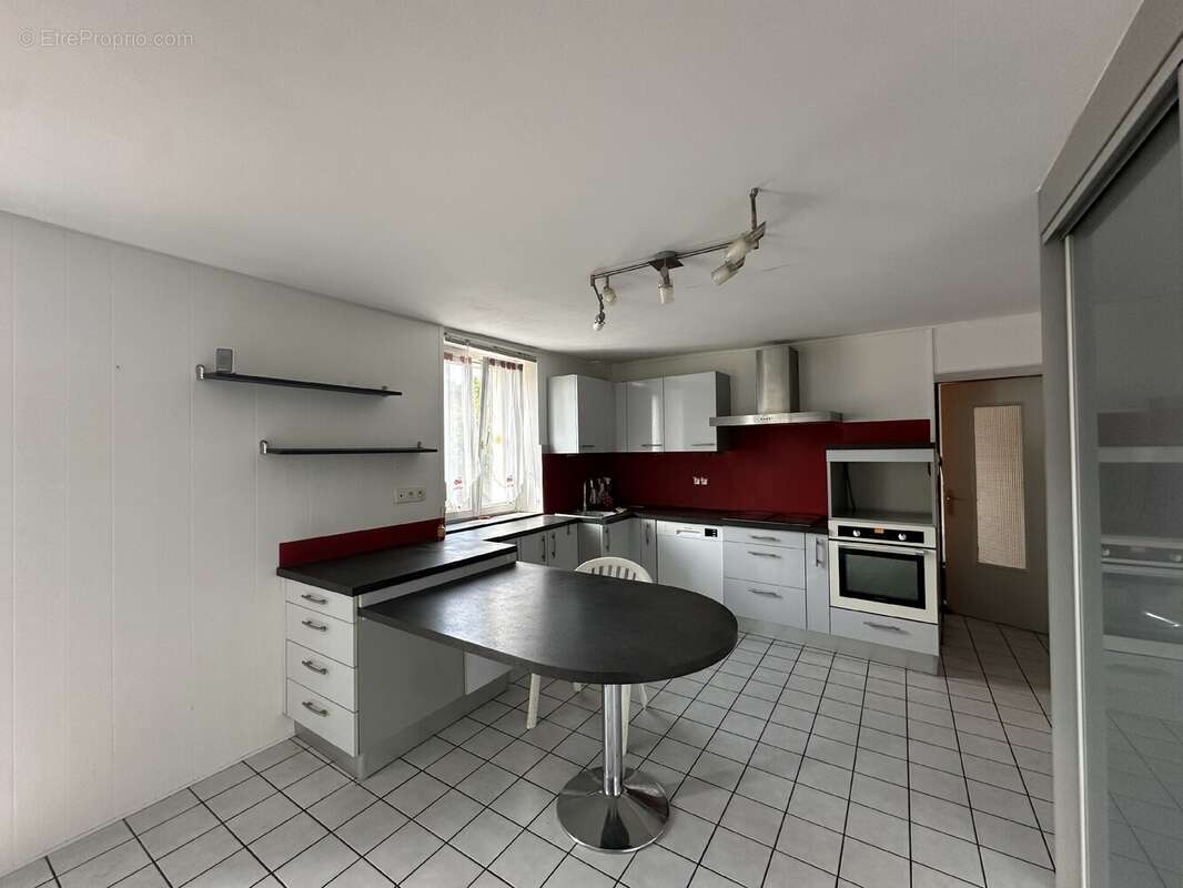 Maison à VELAINE-EN-HAYE