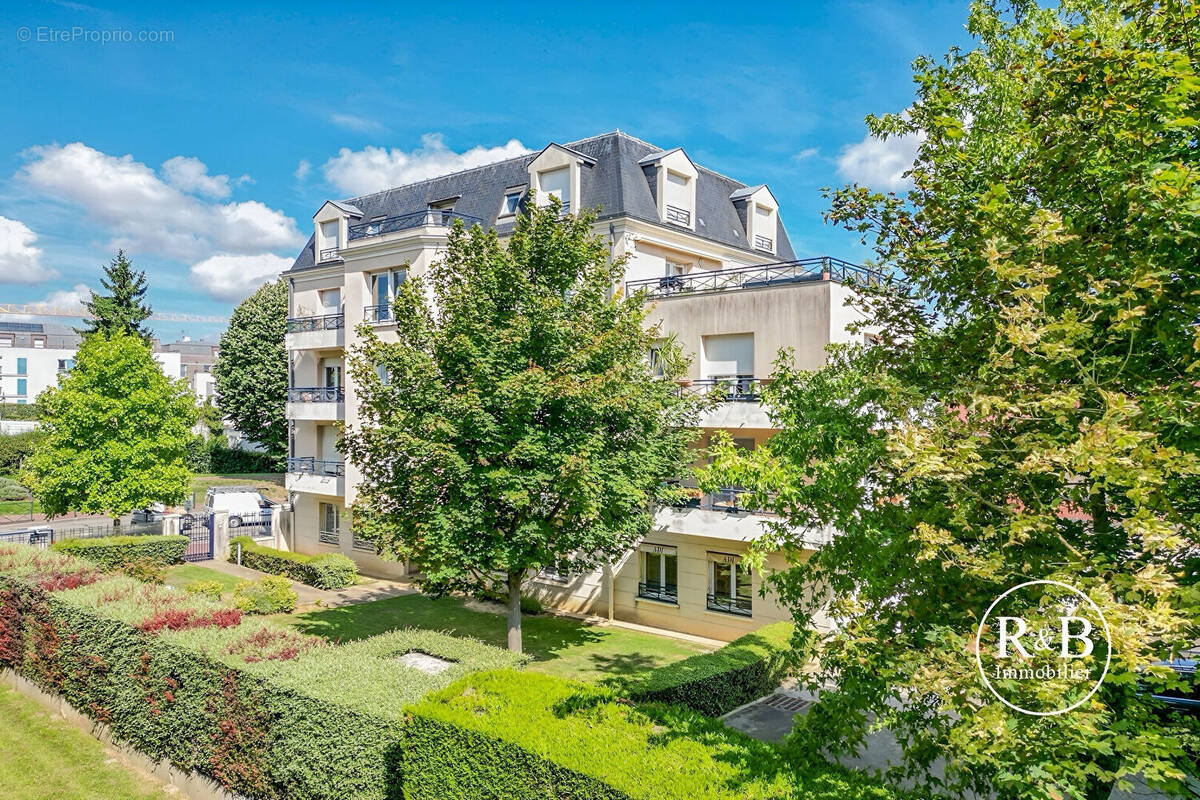 Appartement à LES CLAYES-SOUS-BOIS