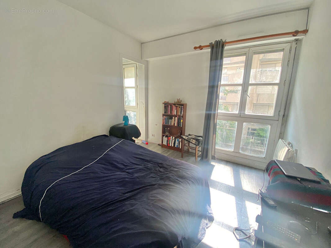 Appartement à PARIS-14E
