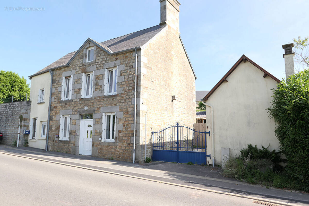 Maison à LE MESNIL-GILBERT