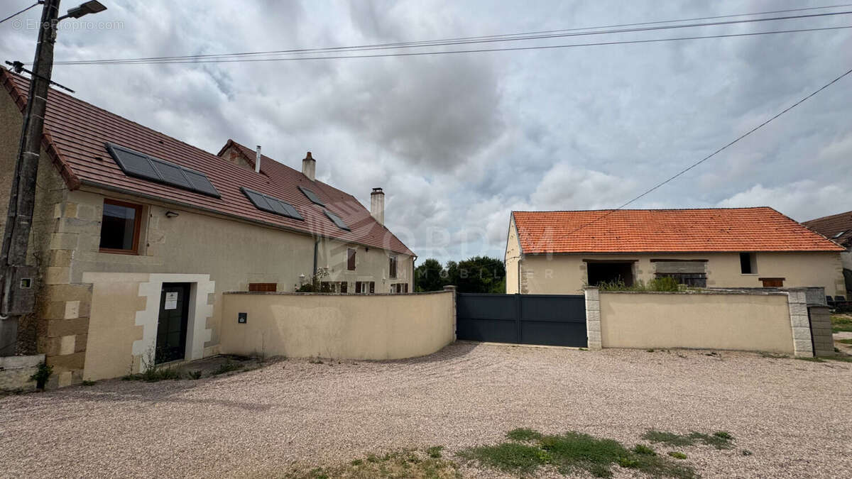Maison à LA CHARITE-SUR-LOIRE