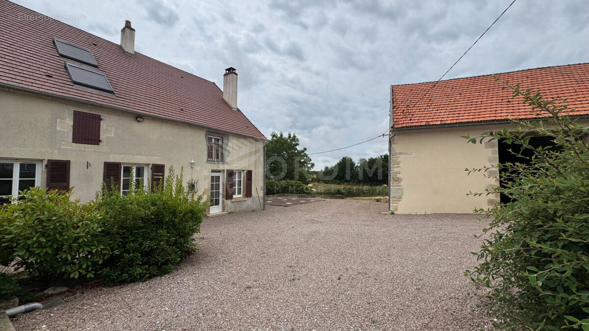 Maison à LA CHARITE-SUR-LOIRE