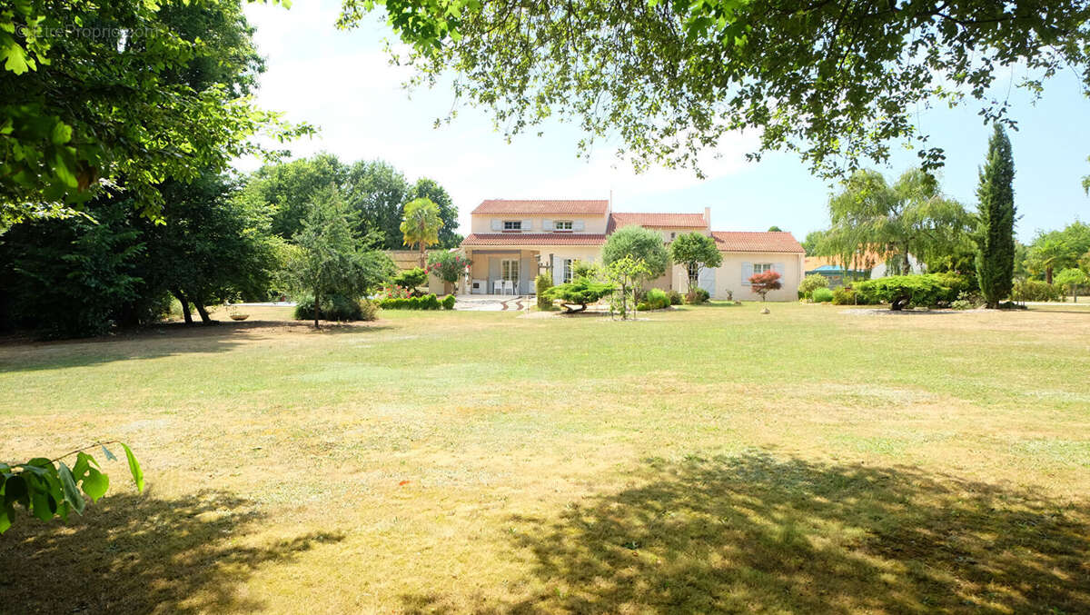 Maison à VENANSAULT