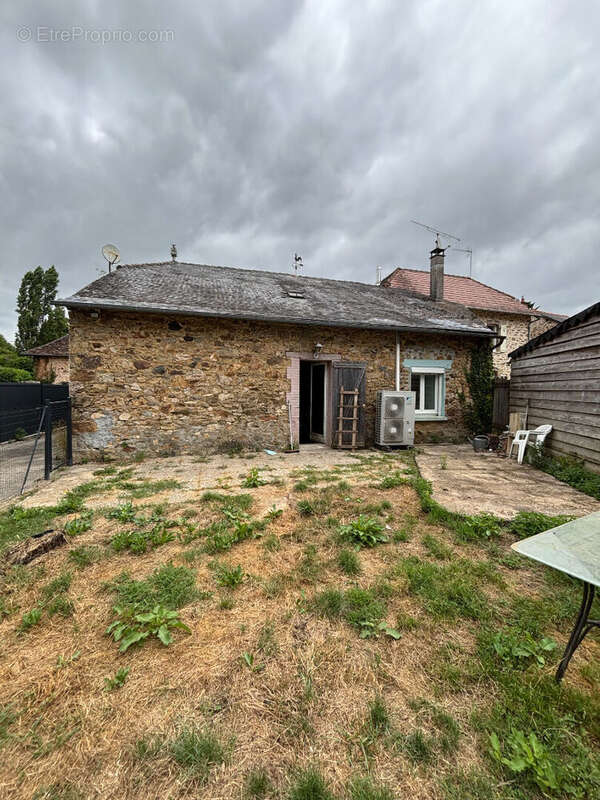 Maison à MAGNAC-BOURG
