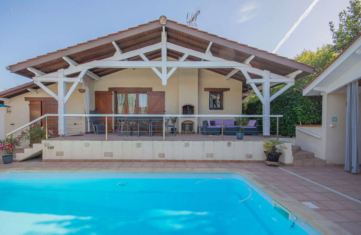 Maison à CARBON-BLANC