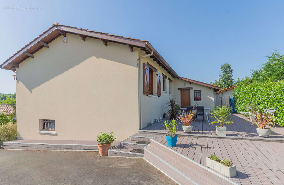 Maison à CARBON-BLANC