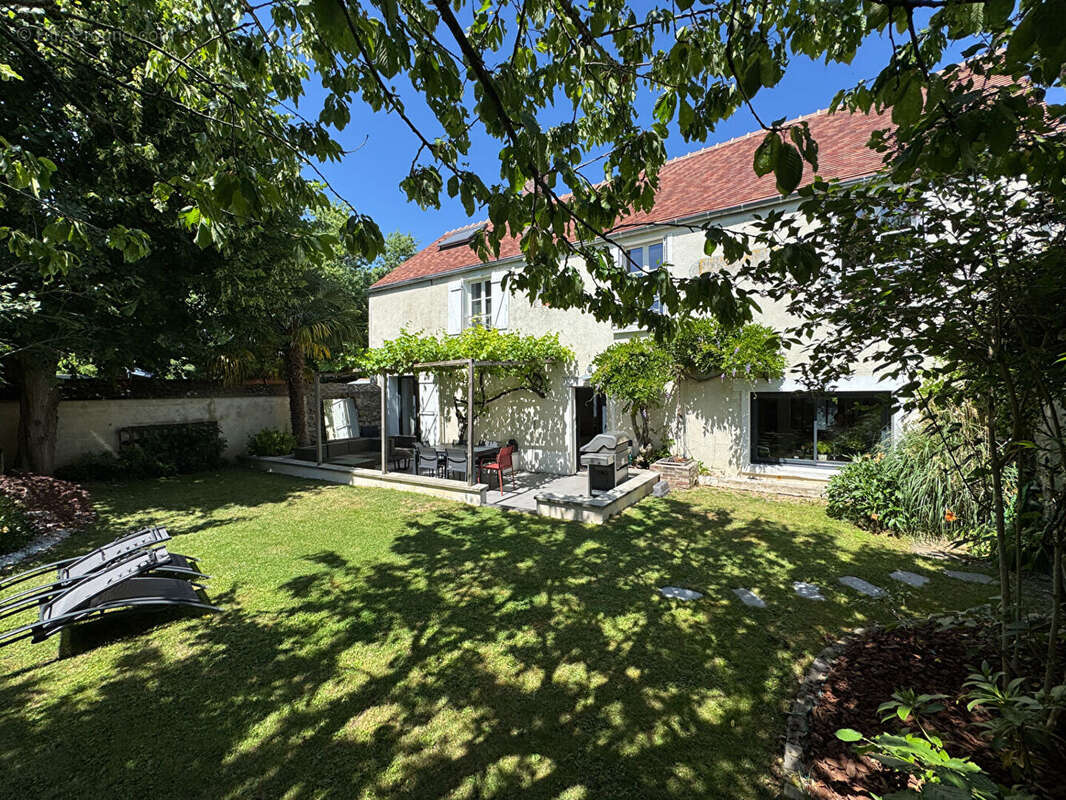 Maison à NEAUPHLE-LE-CHATEAU