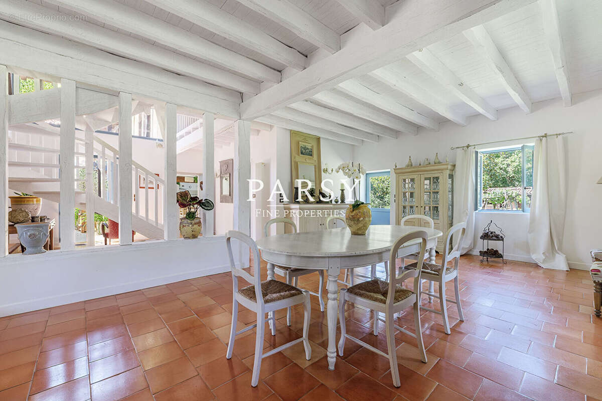 Maison à VILLENEUVE-DE-MARSAN