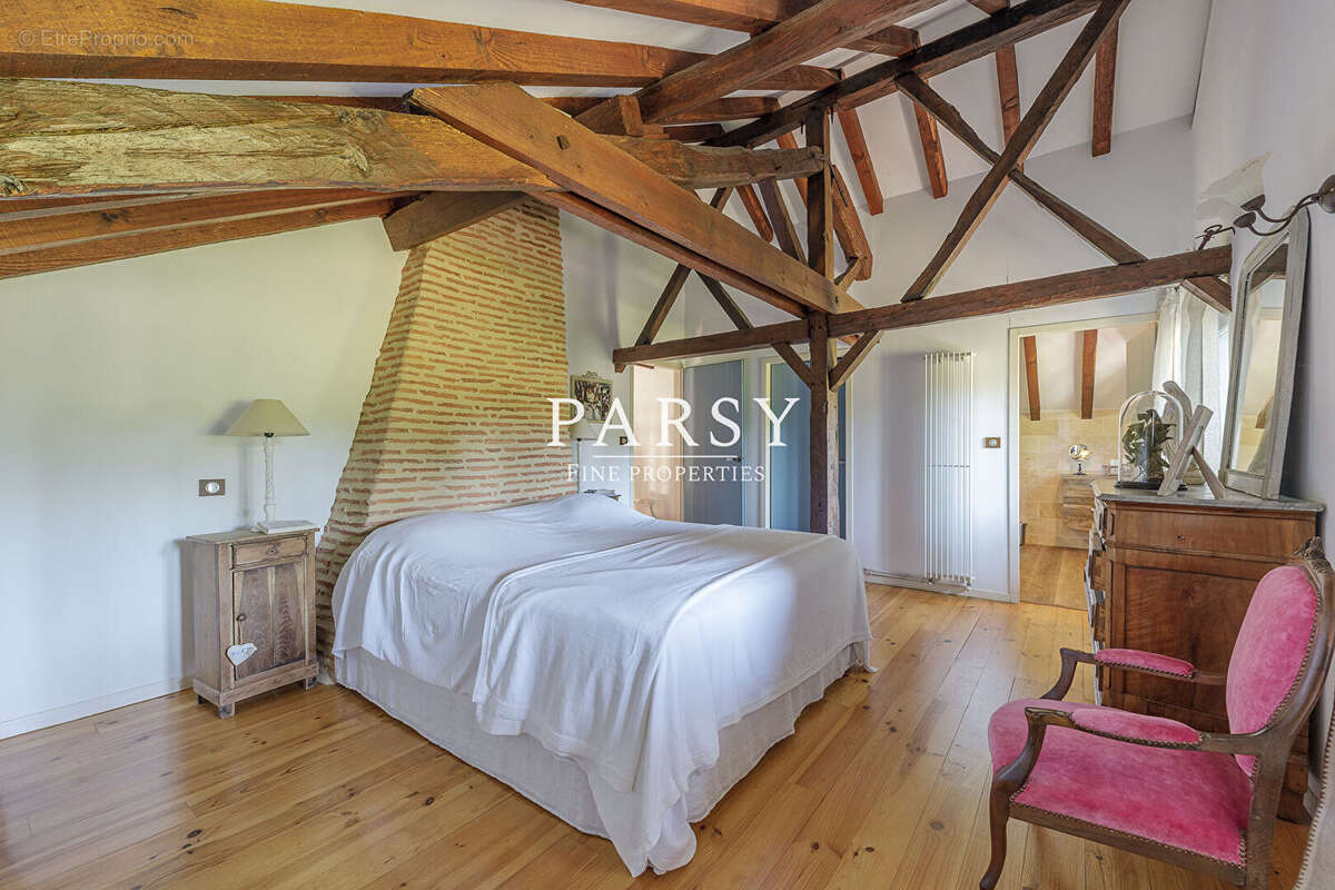 Maison à VILLENEUVE-DE-MARSAN