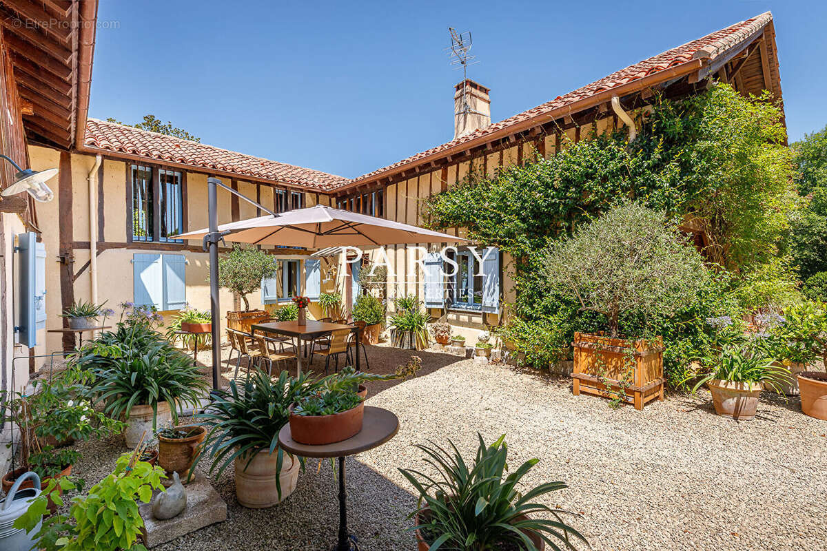 Maison à VILLENEUVE-DE-MARSAN