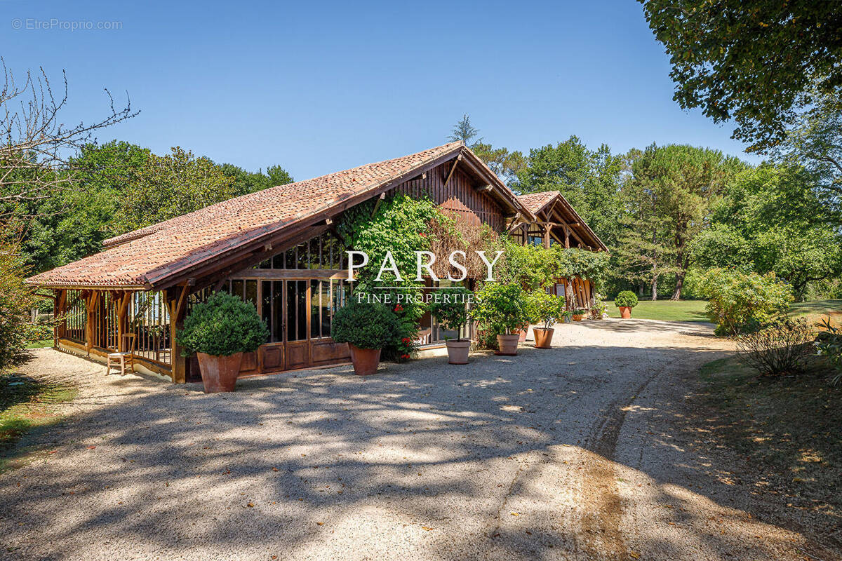 Maison à VILLENEUVE-DE-MARSAN