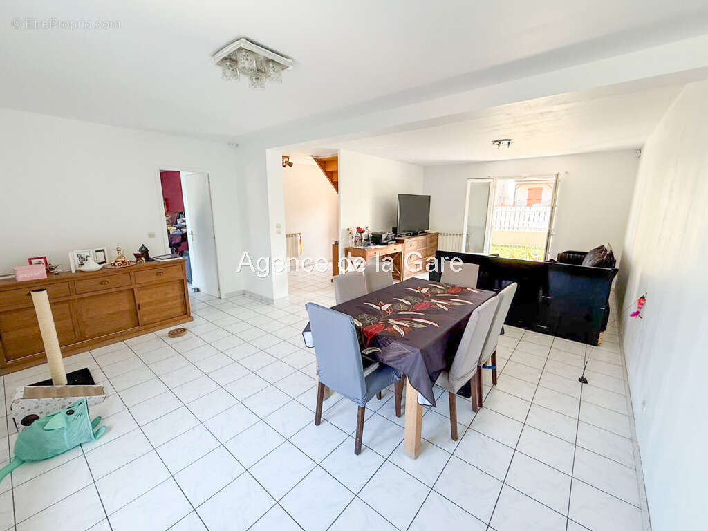 Maison à SARTROUVILLE