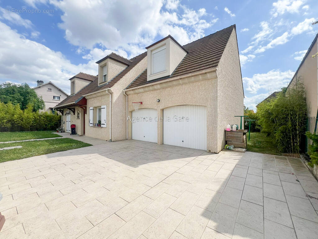 Maison à SARTROUVILLE