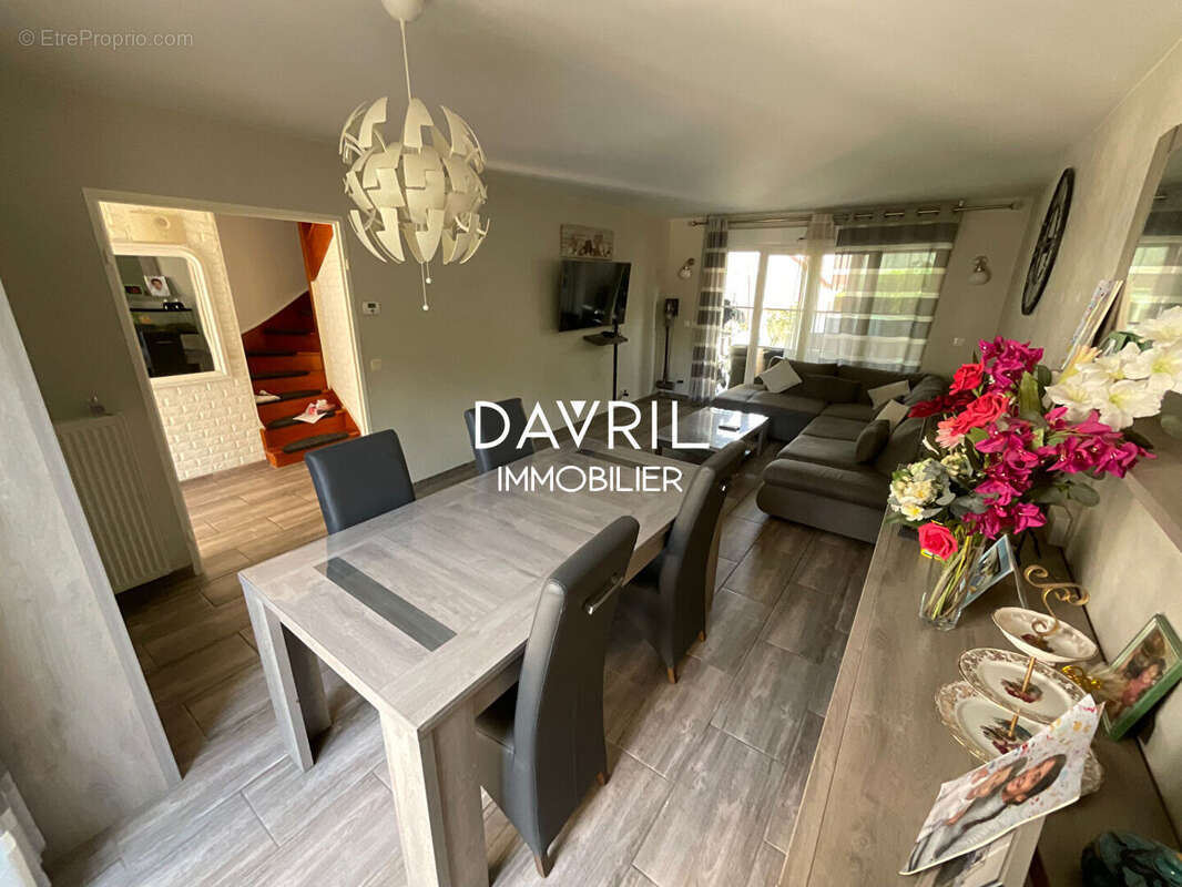 Maison à CHANTELOUP-LES-VIGNES