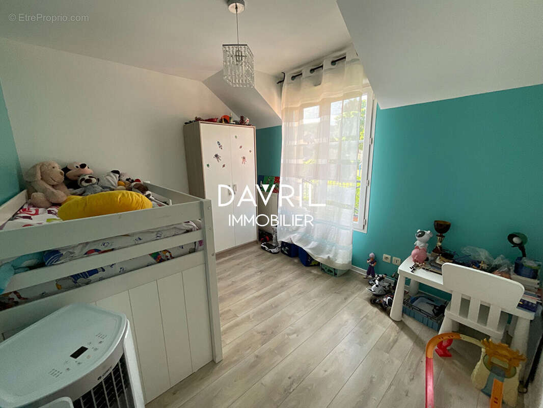 Maison à CHANTELOUP-LES-VIGNES