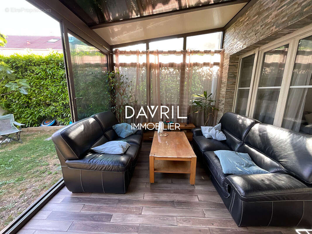 Maison à CHANTELOUP-LES-VIGNES