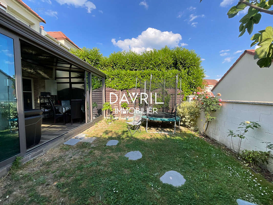 Maison à CHANTELOUP-LES-VIGNES