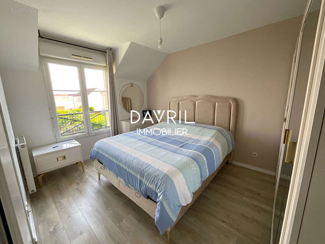 Maison à CHANTELOUP-LES-VIGNES