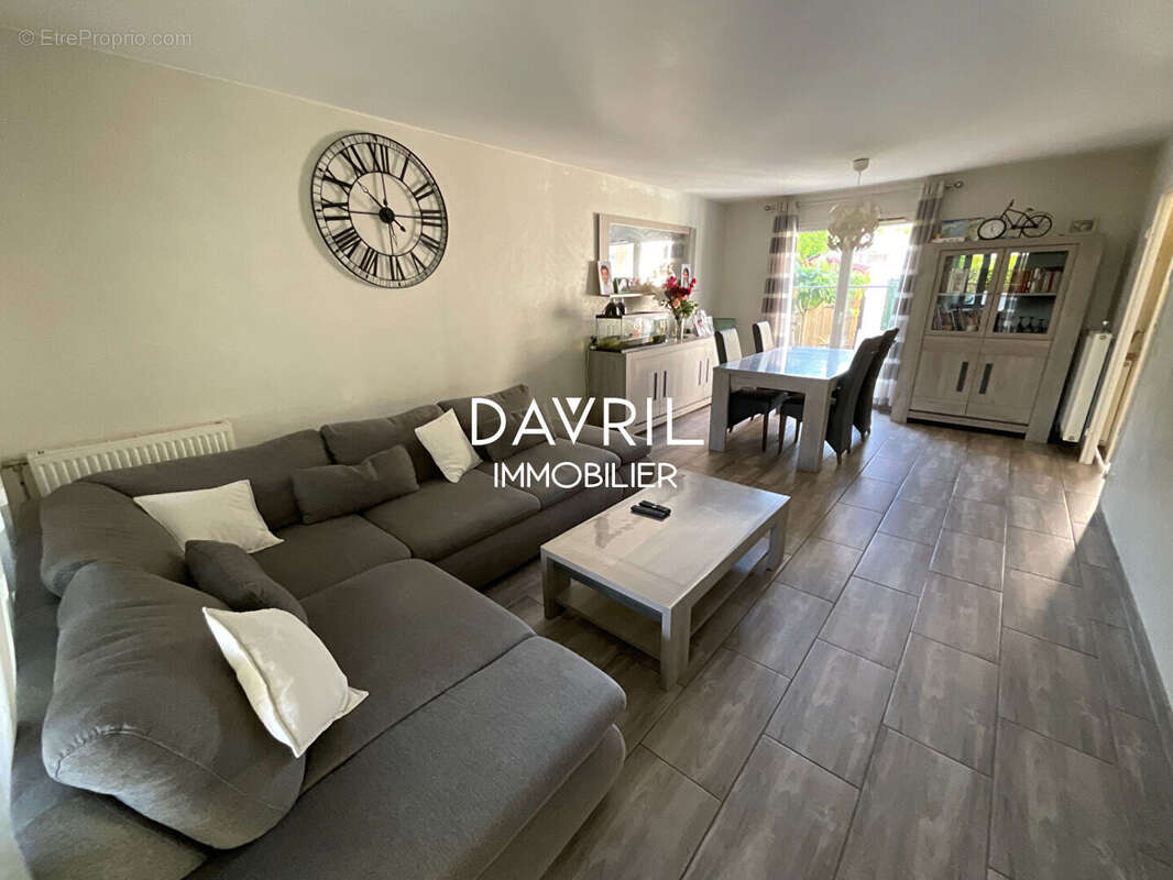 Maison à CHANTELOUP-LES-VIGNES