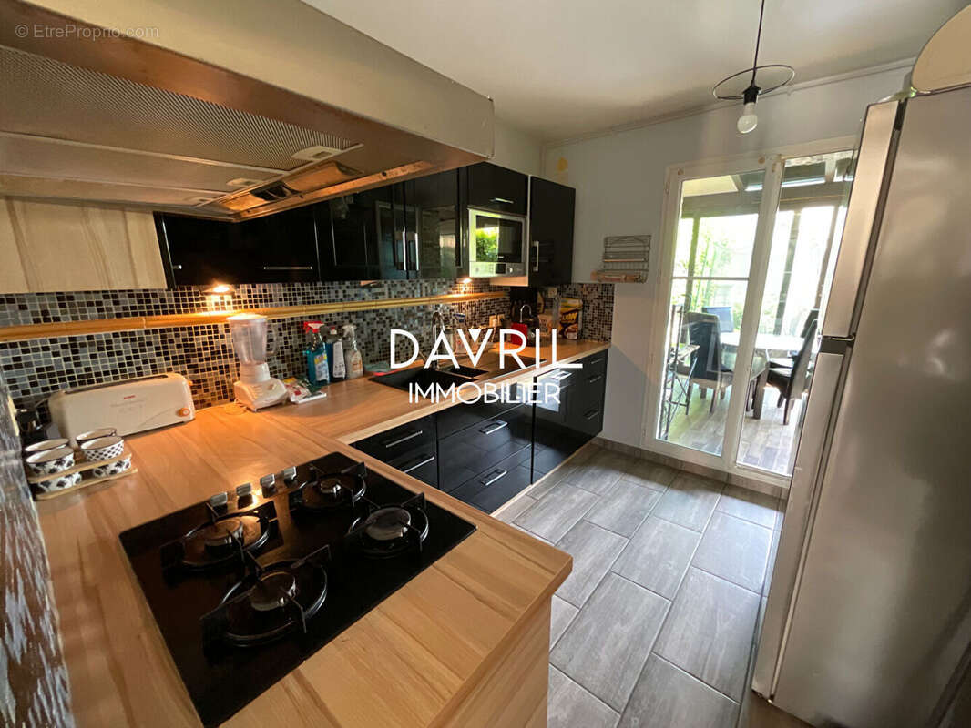 Maison à CHANTELOUP-LES-VIGNES