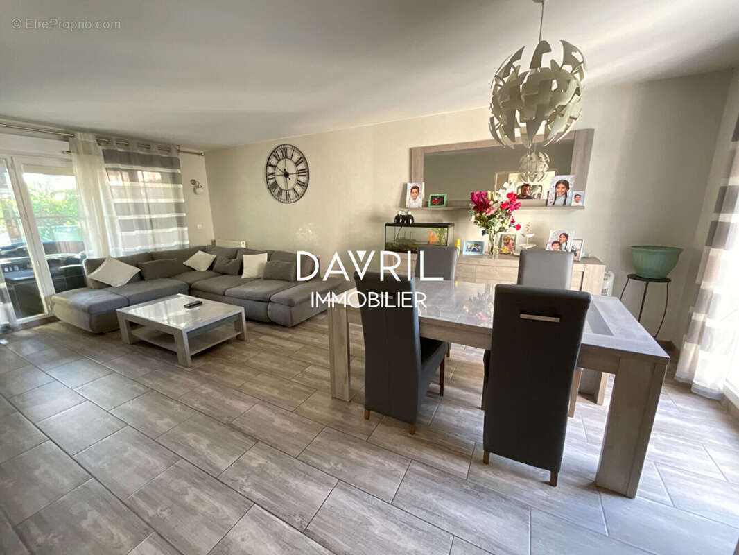 Maison à CHANTELOUP-LES-VIGNES