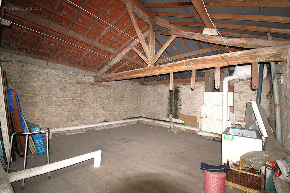 Maison à SOMMEVOIRE