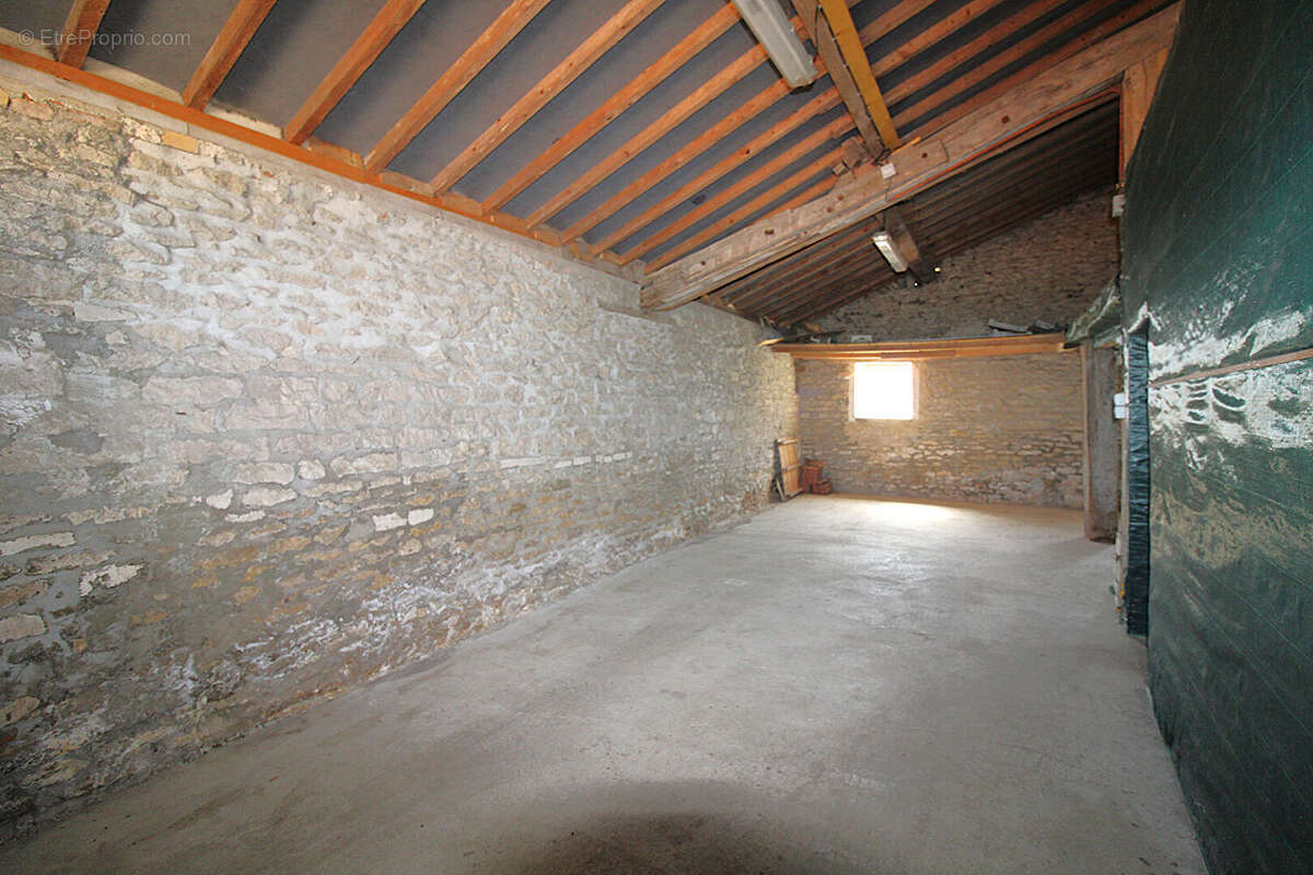 Maison à SOMMEVOIRE