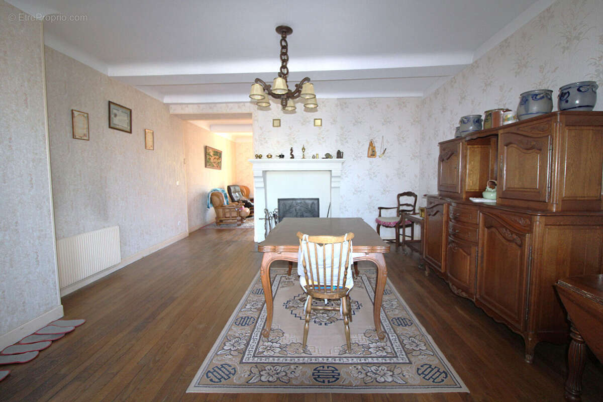 Maison à SOMMEVOIRE