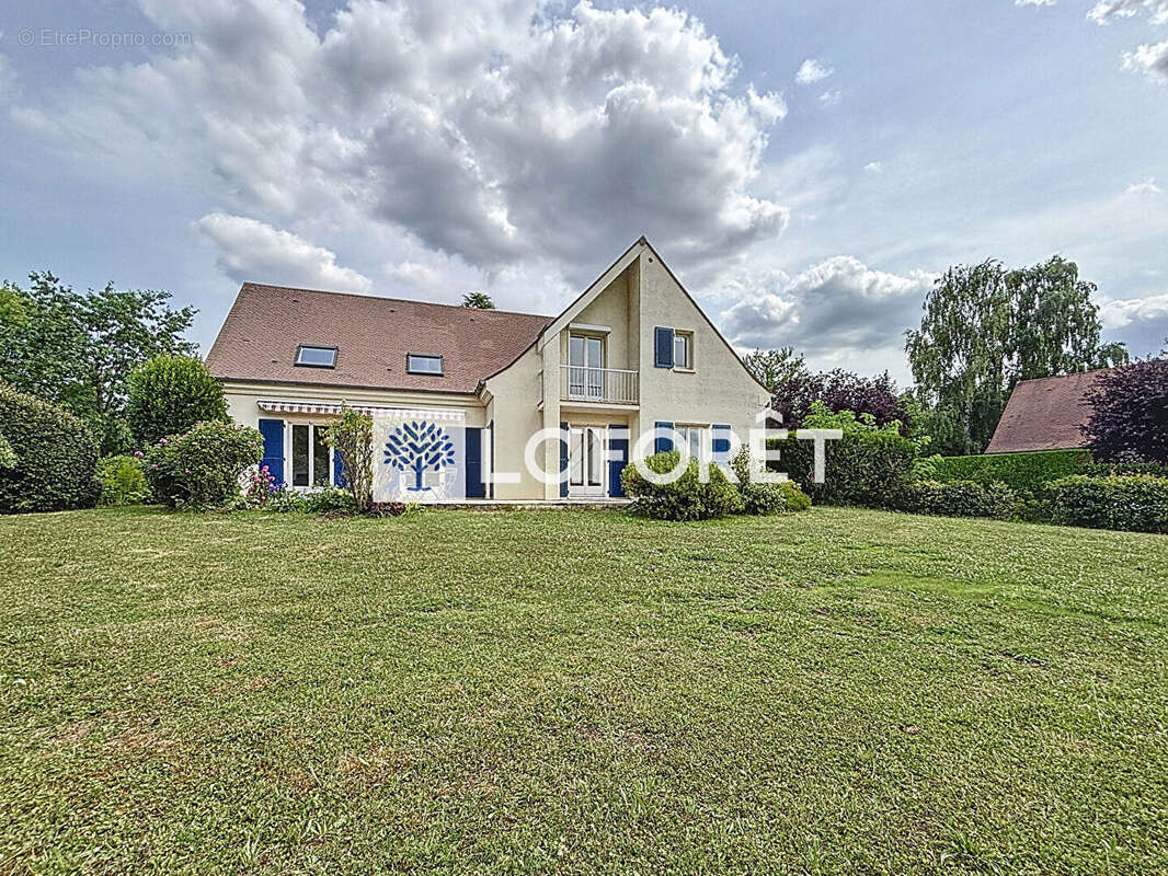 Maison à SAINT-NOM-LA-BRETECHE