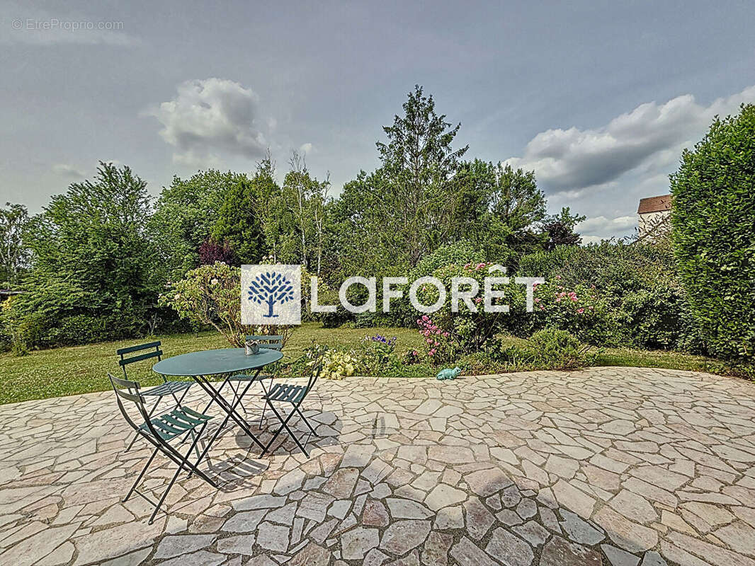 Maison à SAINT-NOM-LA-BRETECHE