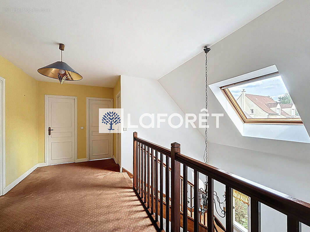 Maison à SAINT-NOM-LA-BRETECHE