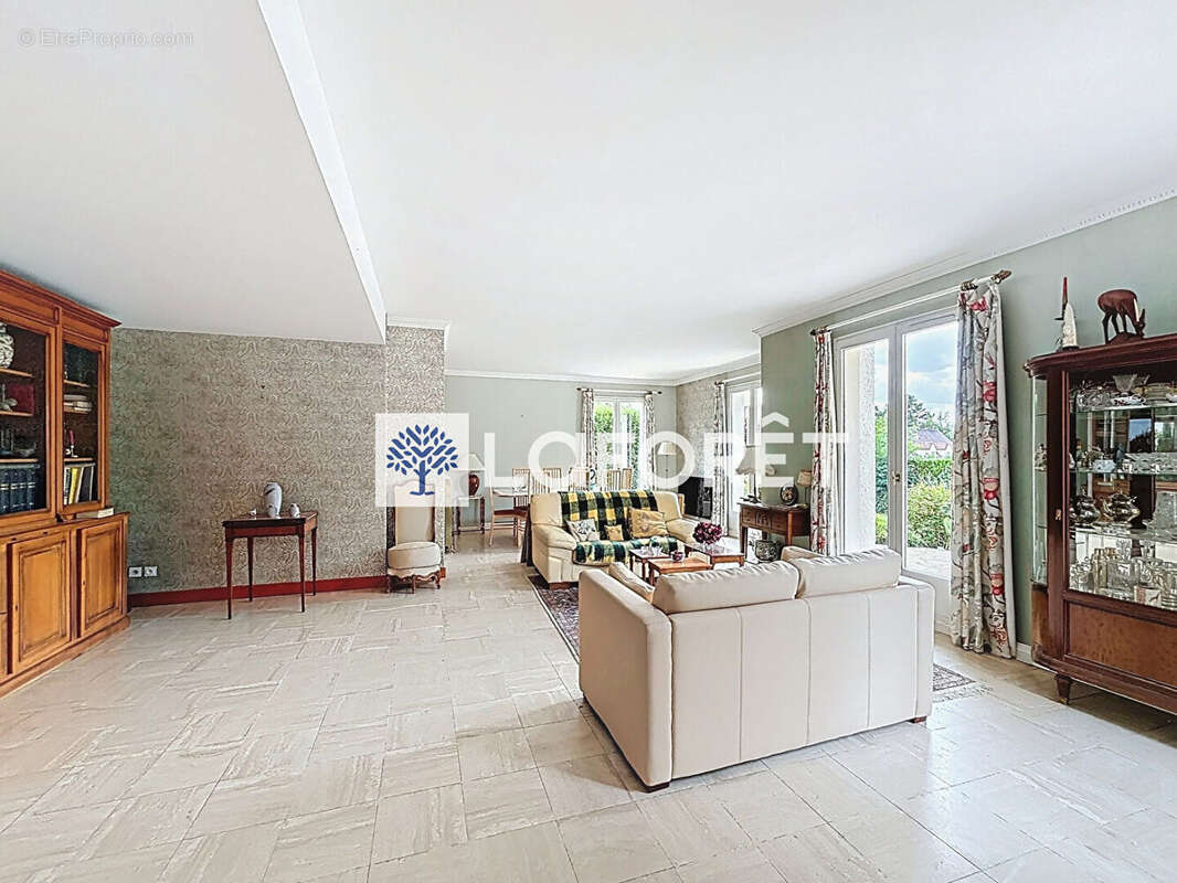 Maison à SAINT-NOM-LA-BRETECHE