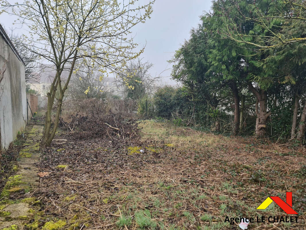 Terrain à VILLENEUVE-LE-ROI