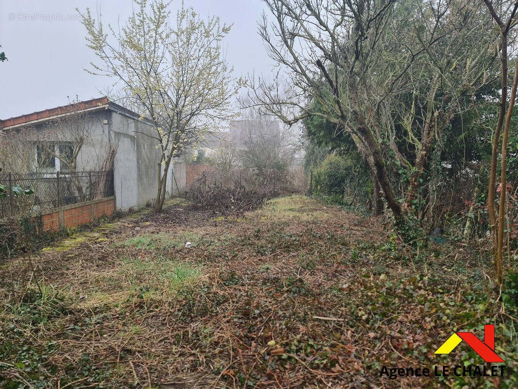 Terrain à VILLENEUVE-LE-ROI