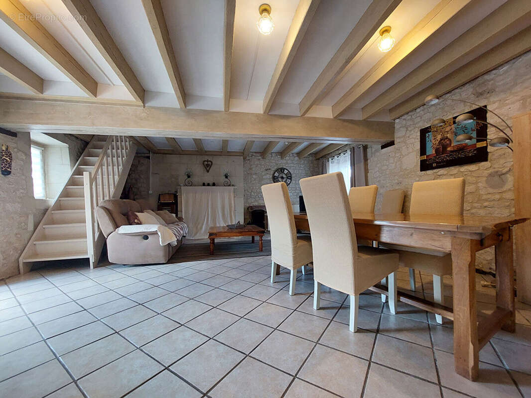 Maison à LA ROCHE-RIGAULT