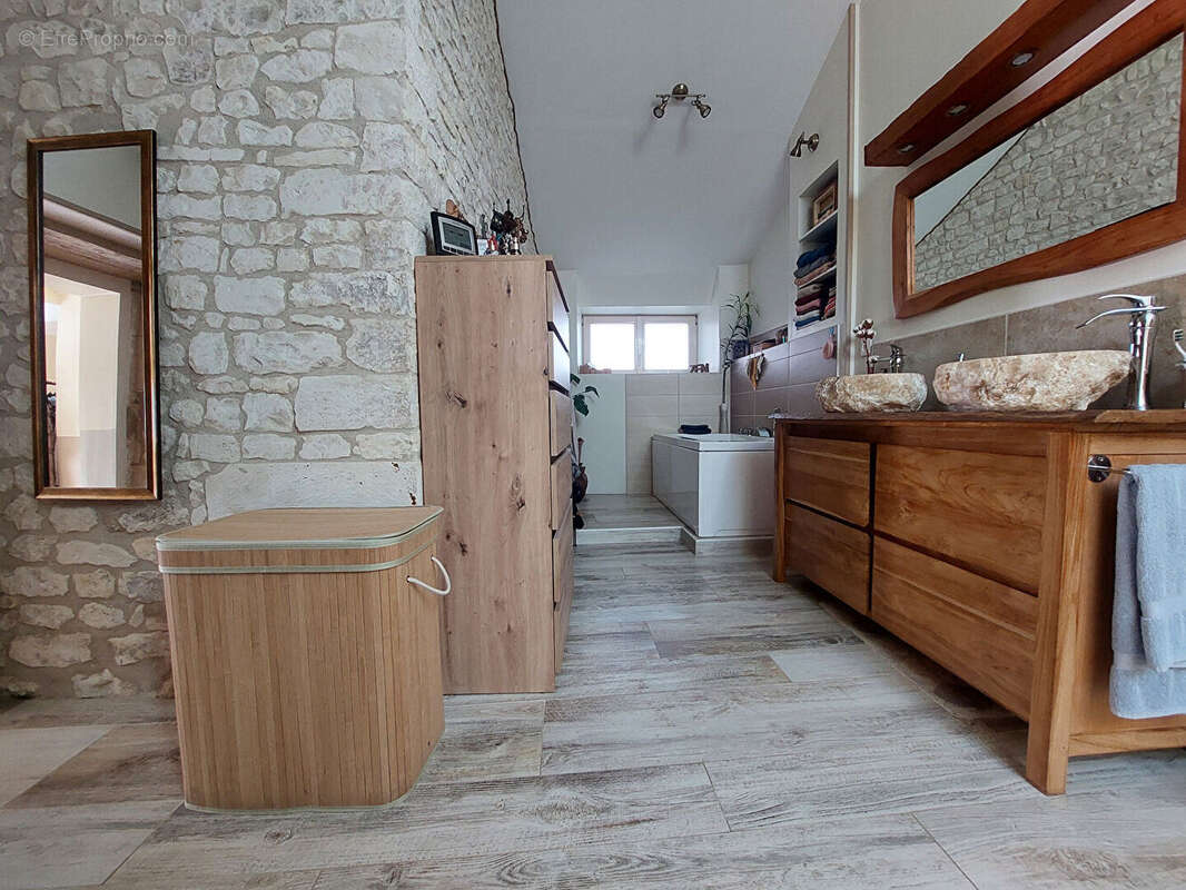 Maison à LA ROCHE-RIGAULT