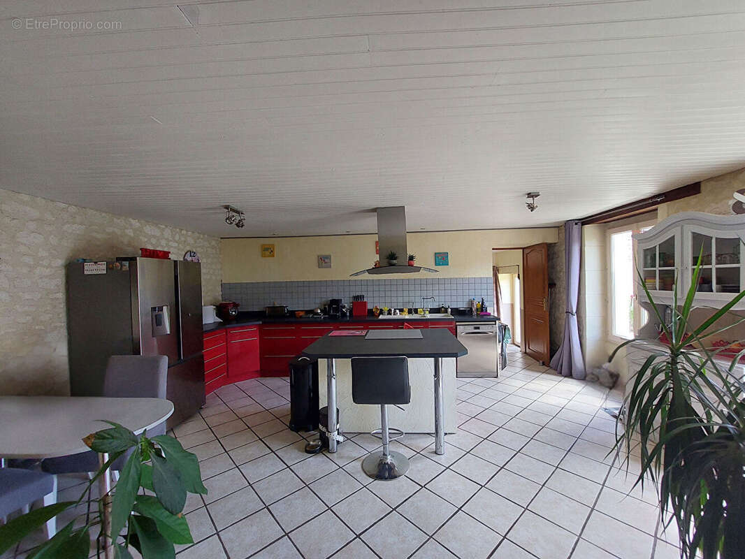 Maison à LA ROCHE-RIGAULT