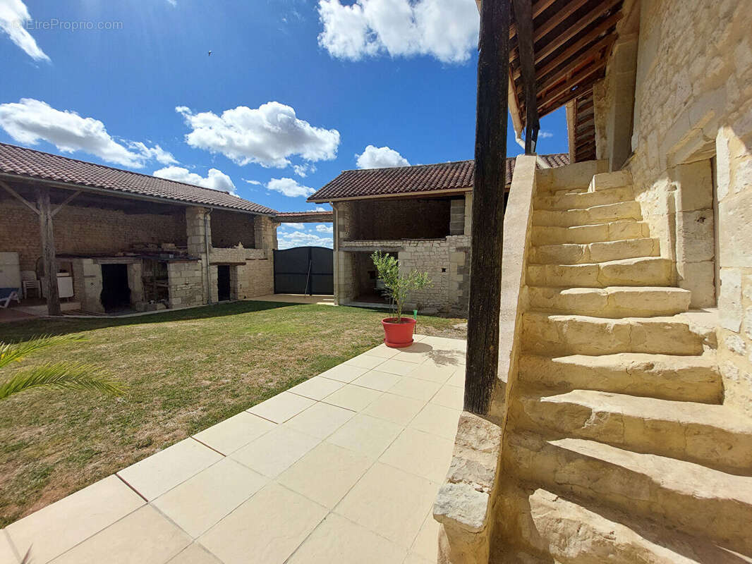 Maison à LA ROCHE-RIGAULT