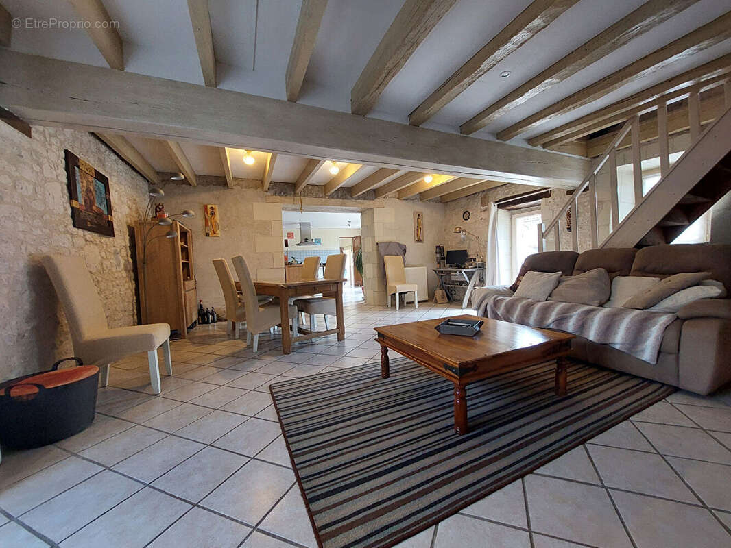 Maison à LA ROCHE-RIGAULT