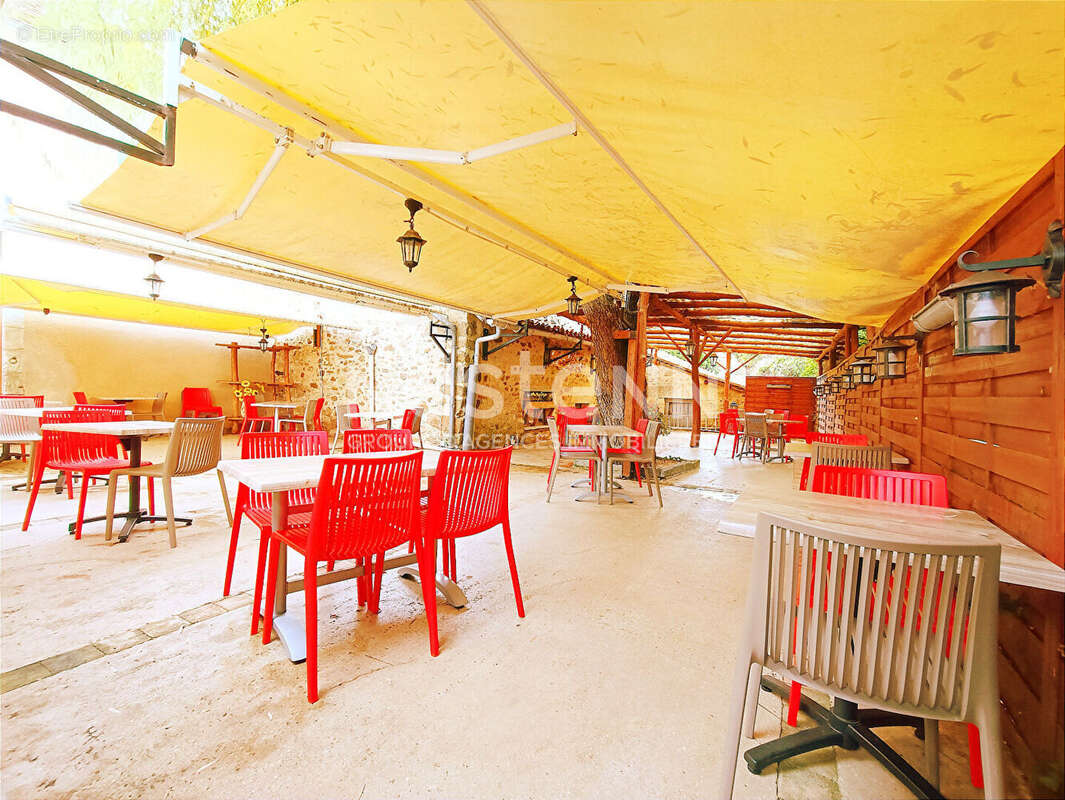 Commerce à SAINT-JEAN-DE-COLE